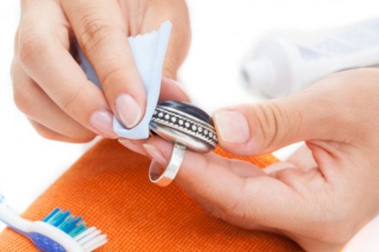 comment nettoyer vos bijoux