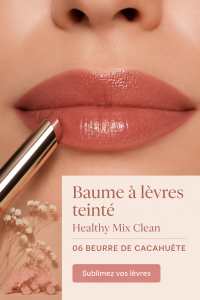 Baume à lèvres teinté Healthy Mix Clean - 06 Peanude Butter sur un fond neutre